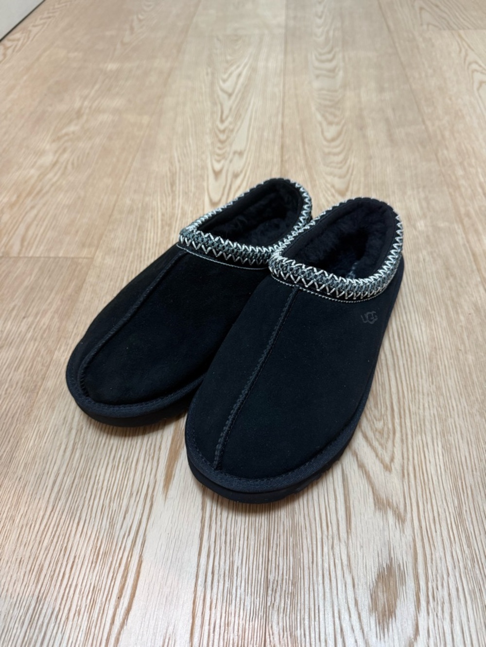 UGG tasman Black Slippers size EU 39 or US 8 new without box